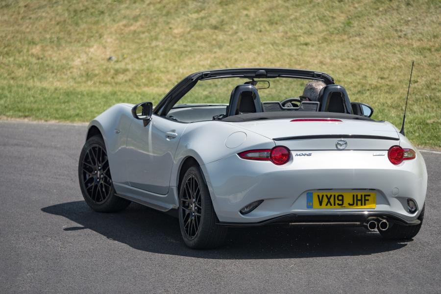  Mazda MX-5 Design Pack (ND) 2019 года  (UK) (фото 27 из 40)